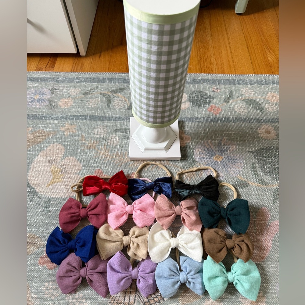 Assorted Infant Bows & Stand